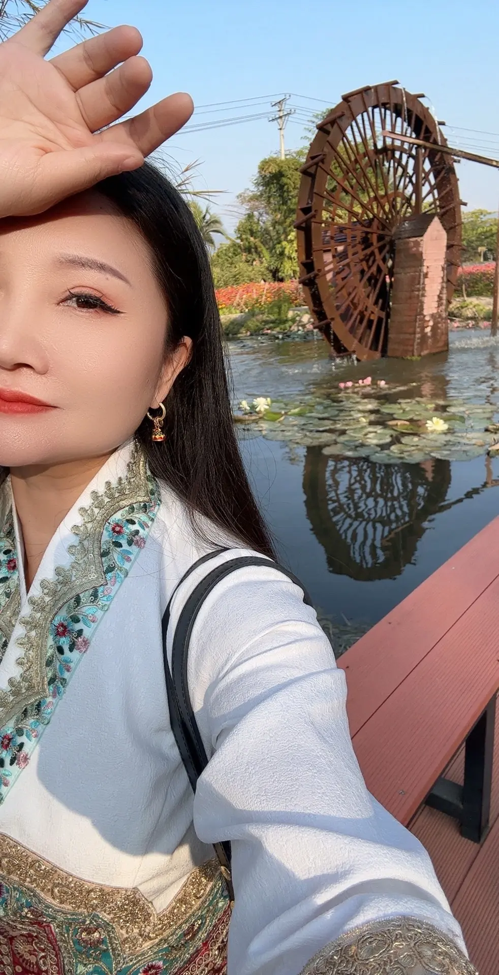立是开始，春是希望，万物随春醒，事随愿，心纳吉，祝我们春风得意，明朗又康健。