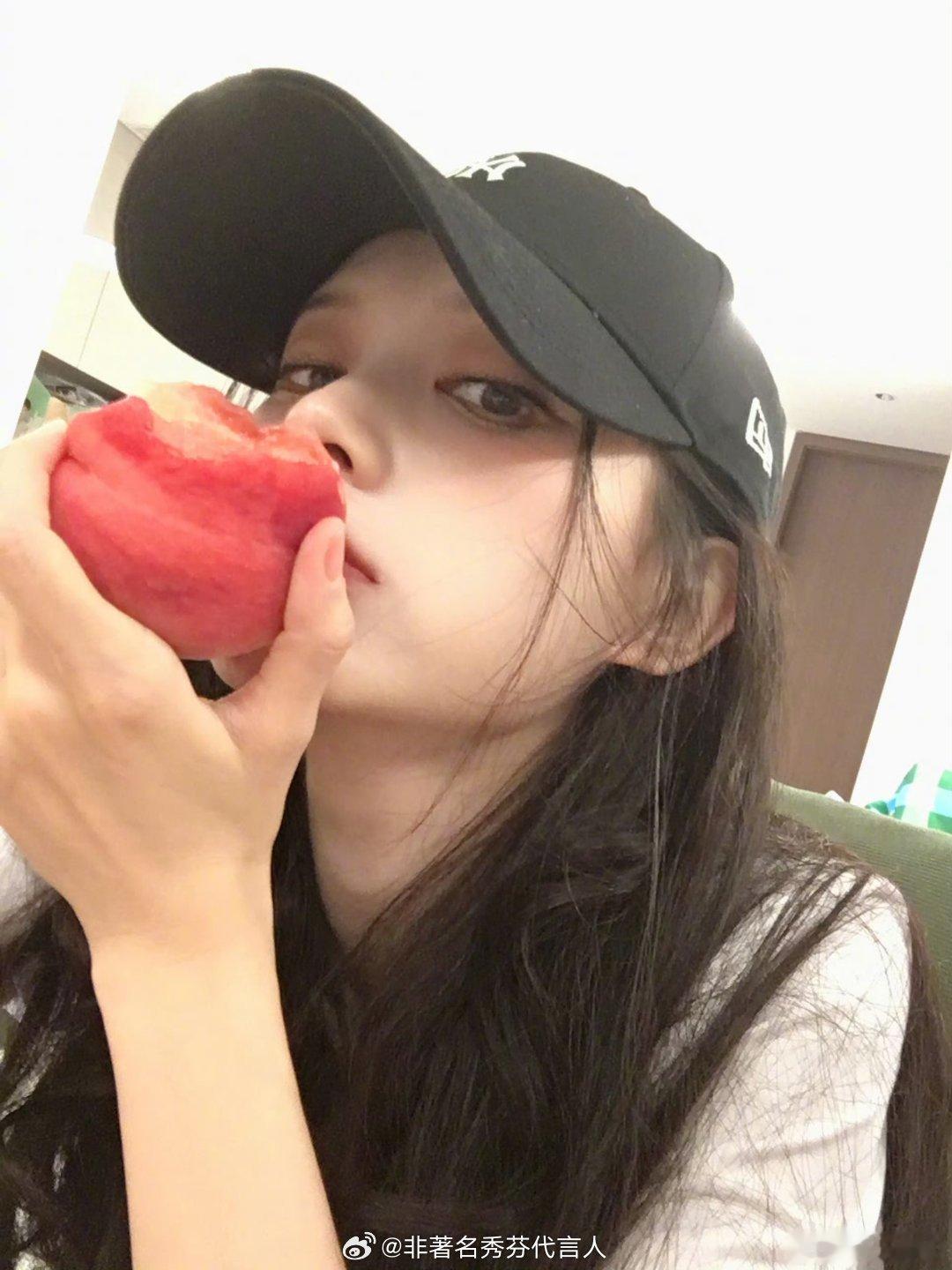 李一桐水蜜桃头像此女明明比水蜜桃更粉嫩！！！ 