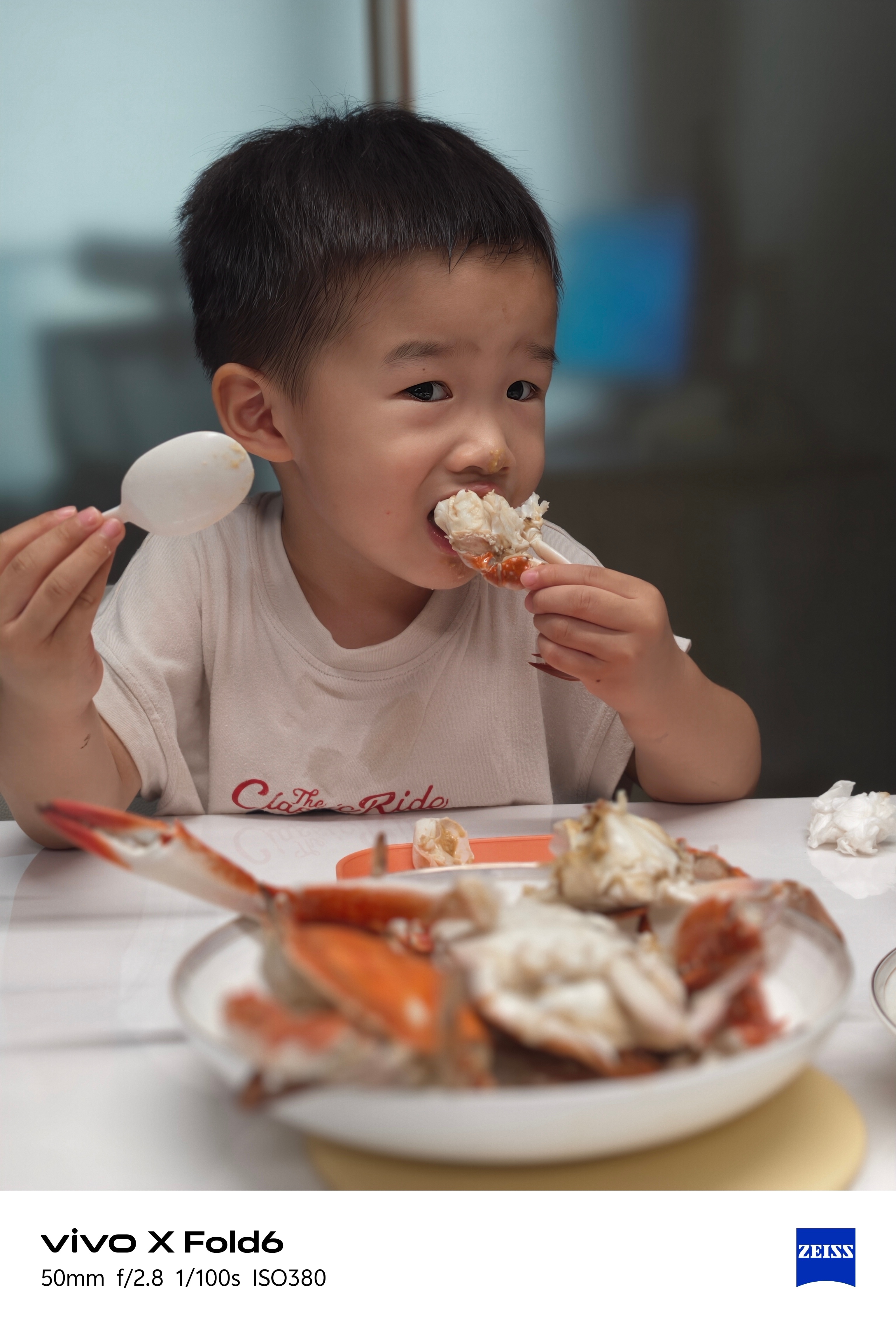 宁波小孩真的太爱吃螃蟹了 宁波