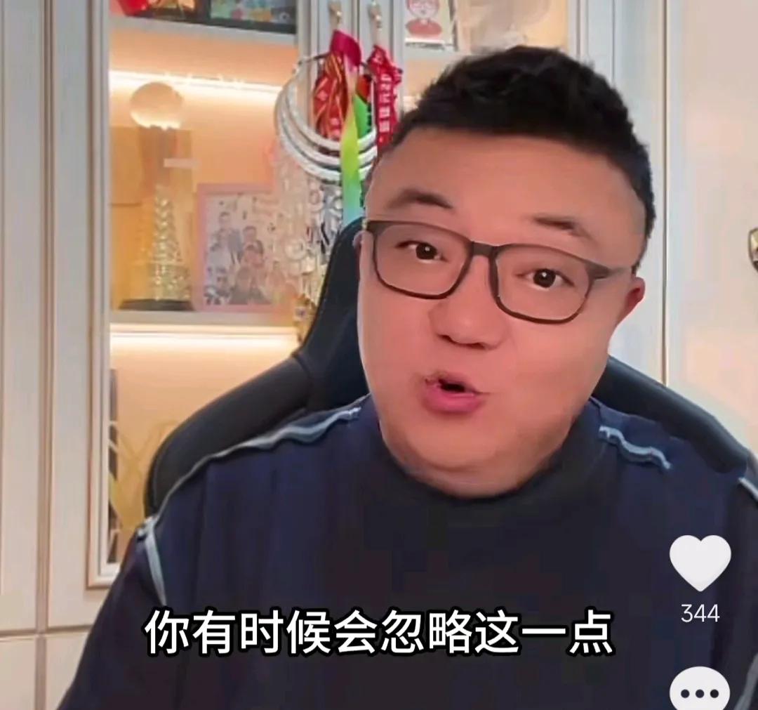 董路在直播间语出惊人。
他不客气地表示，日本男足如果明年进不了世界杯八强，那么他