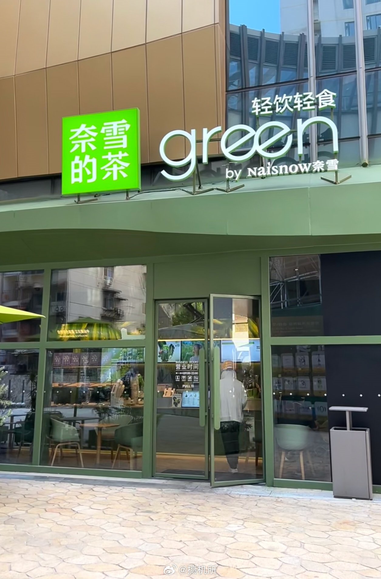 奈雪的茶没人喝了现在的奈雪食之无味，弃之可惜，已经很久没有点过奈雪了，现在喝奶茶