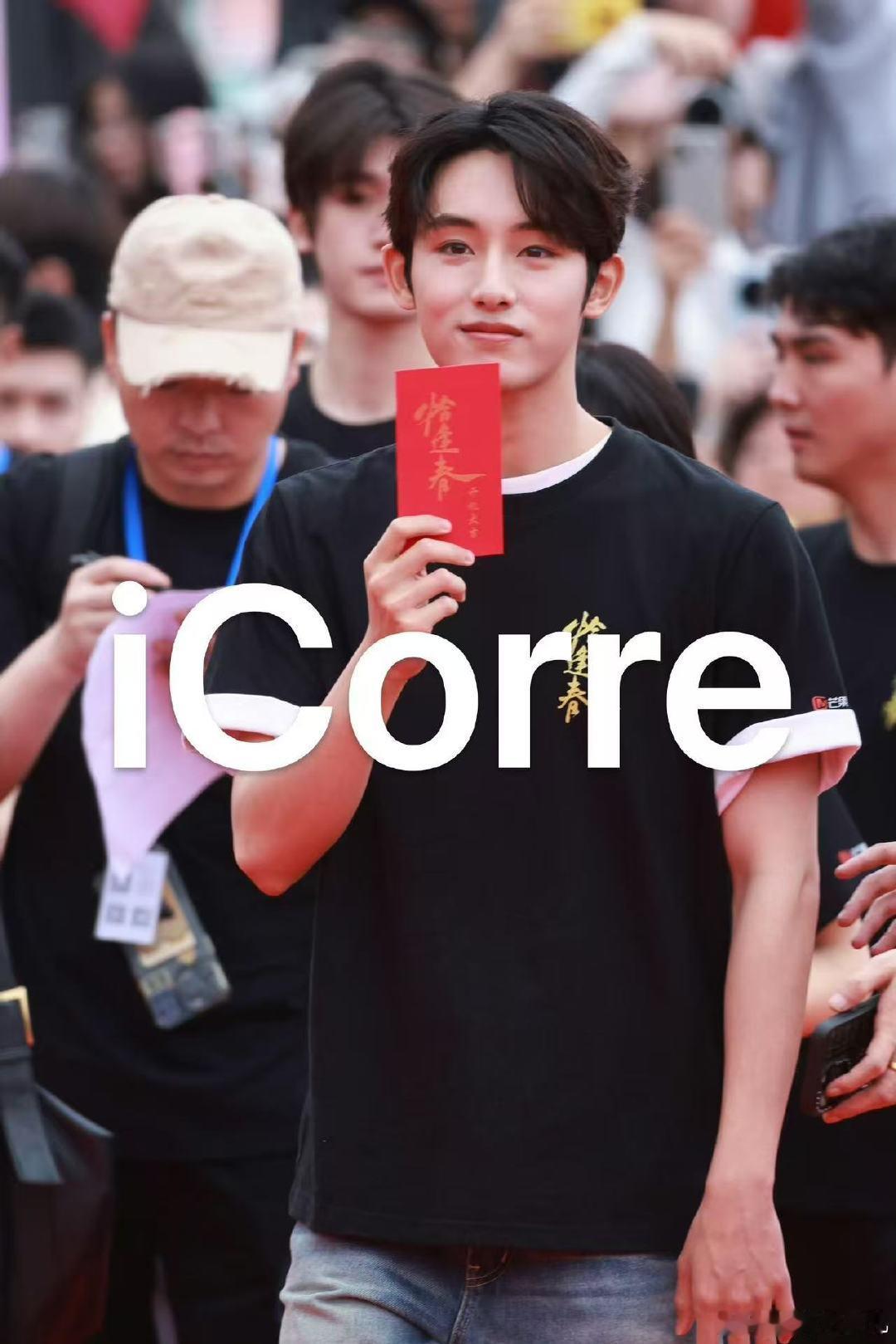 邓恩熙董思成新剧开机照邓恩熙董思成恰逢春官宣开机 邓恩熙董思成新剧开机照 