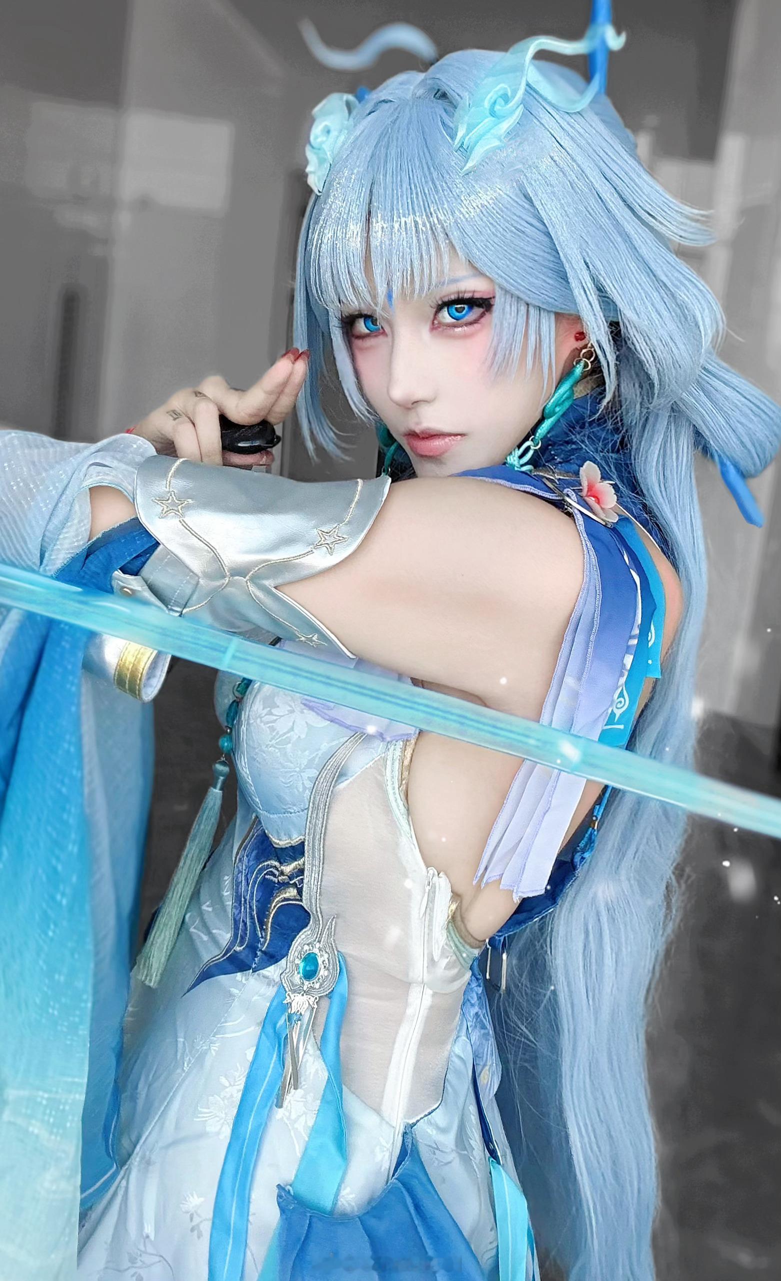 鸣潮[超话]COS[超话] 师尊 ​​​