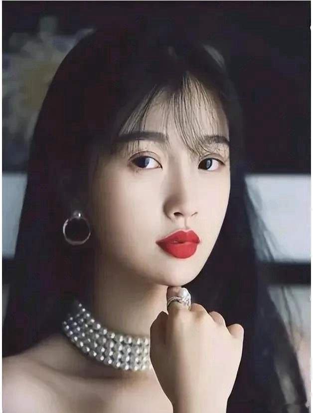 #虞书欣和她的七个小i人#说到虞书欣，这位甜美女星可是话题不断啊！从《沧澜诀》到