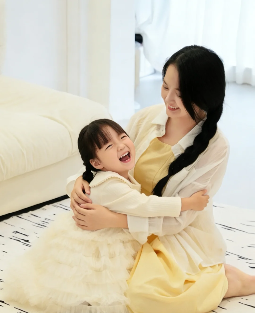 一抬头就幸福满眼～妈妈和女儿👧