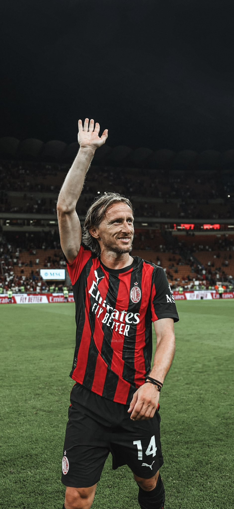 【手机壁纸分享】 ❤️🖤 莫德里奇🇭🇷.sempremilan