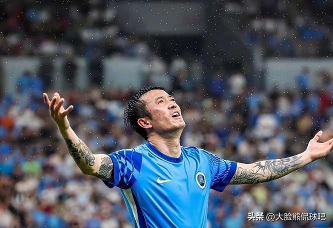 感觉姜志鹏好冤啊，同样是肘击对手。同样是造成对手受伤出血，同样的比赛场地，姜志鹏