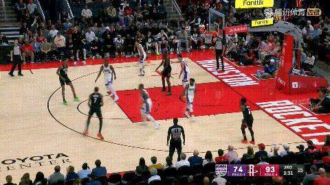火箭悍将奥科吉终于支愣起来了！在今天火箭主场迎战国王的比赛中，当时比赛进行到了第