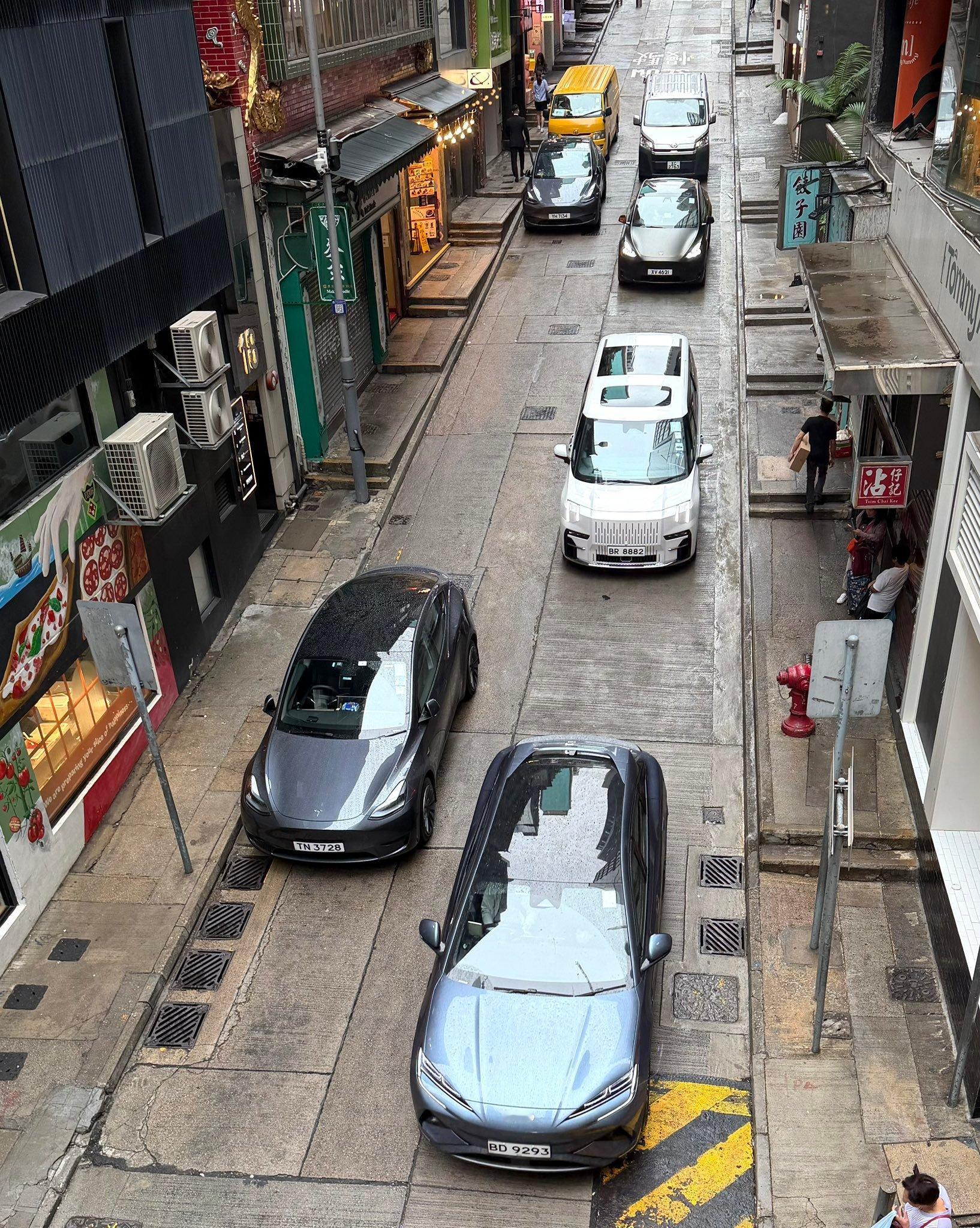 好有港味的一张图片，以及，极氪009真是吸睛呀电车出海大v聊车极氪009