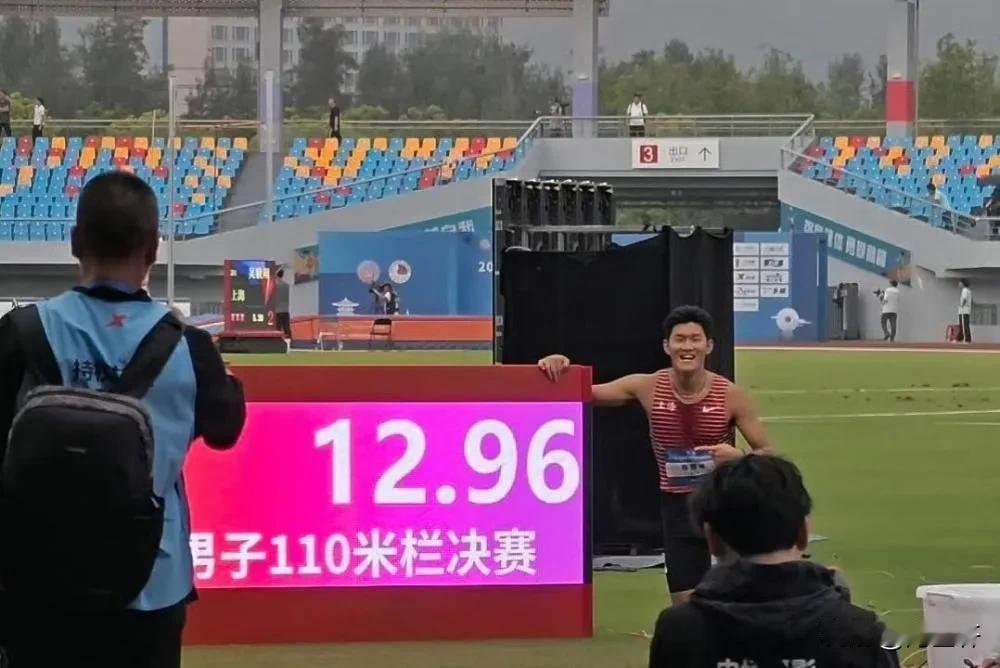 12秒96！19岁天才横空出世，改写亚洲田径格局
 
在2025年全国青年田径锦