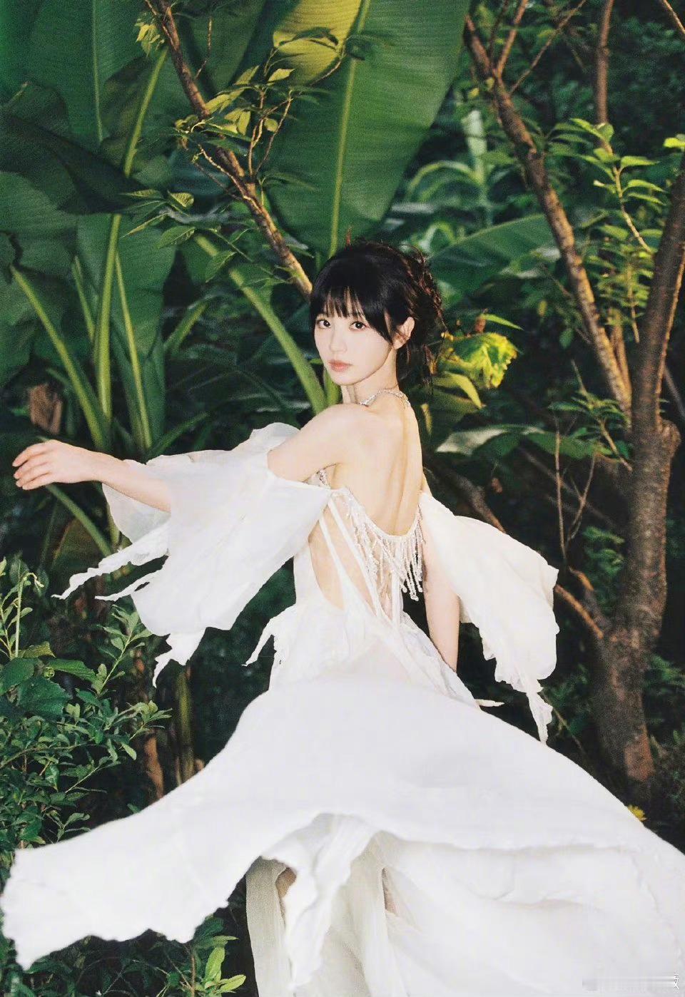 #田曦薇纯白茉莉花#“好一朵美丽的茉莉花，芬芳美丽满枝桠，又香又白人人夸”田曦薇