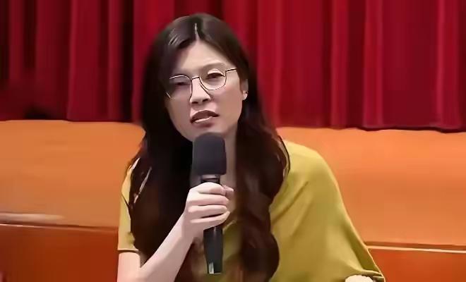 看到没，早就说过郑丽文跟民进党别无二致，“不统不独，能拖就拖”，当时有人不信，认