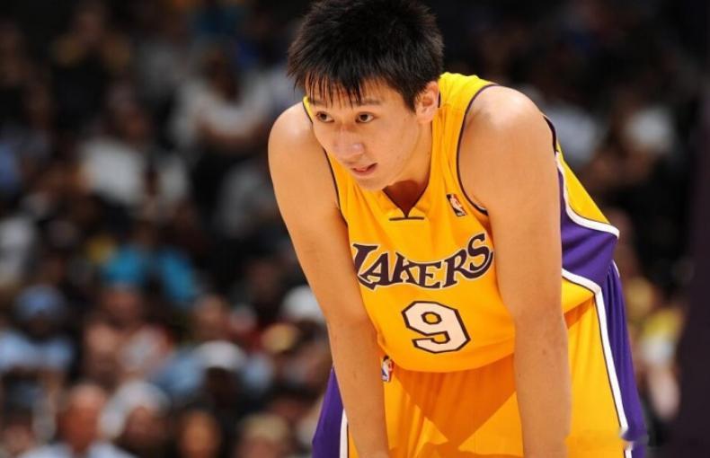 昨日前国手、前NBA球员孙悦做客《有球必应》节目。当被问及布朗尼加盟湖人后选择穿