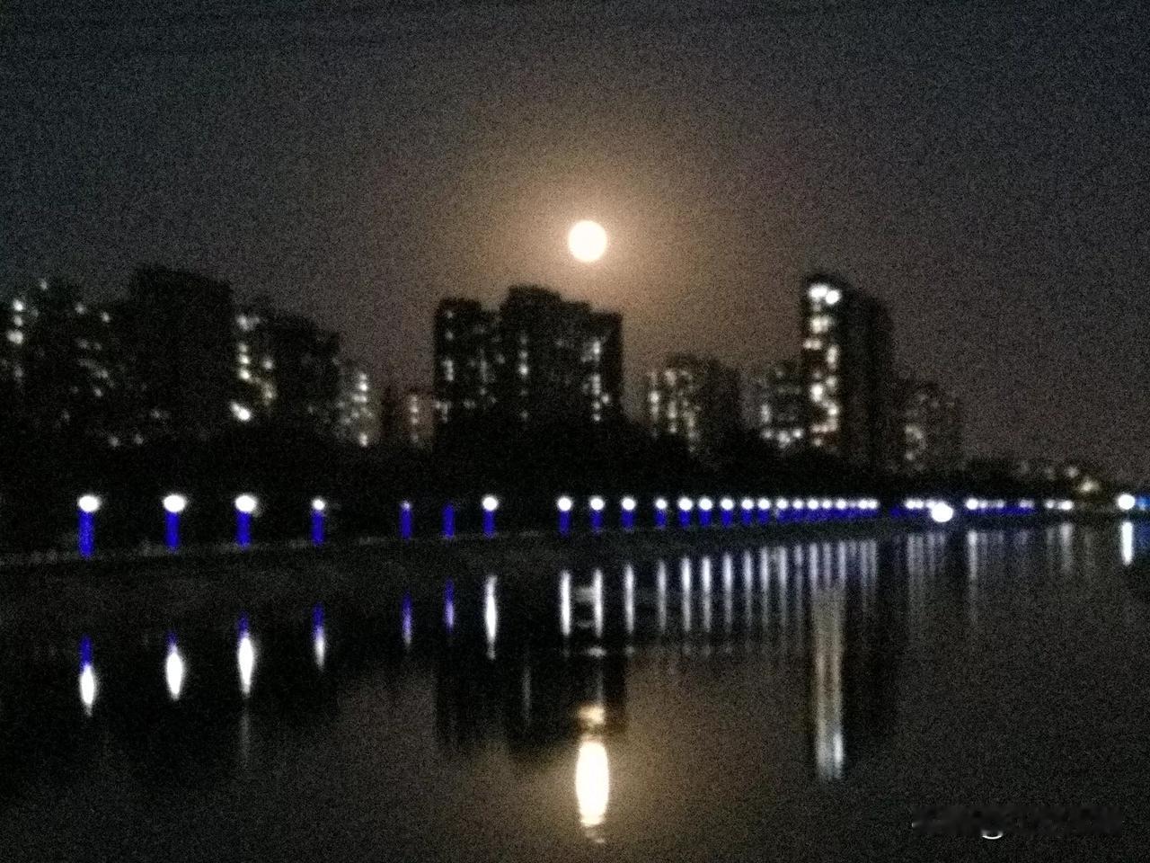 任何人的底气都来自于经济实力，有钱能治愈一切自卑，光善良没用，你要优秀！早安！朋