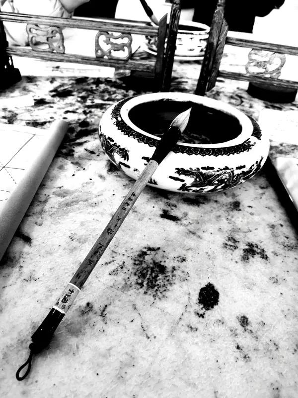 铁笔书成百代传，诚邀上联