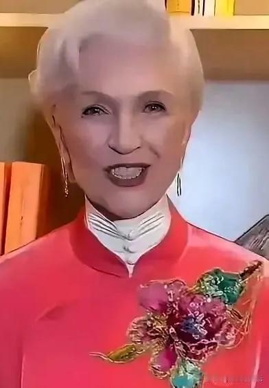 突发！世界首富马斯克的母亲梅耶，在社交媒体上公然表态：中国在公路、隧道、建筑、基