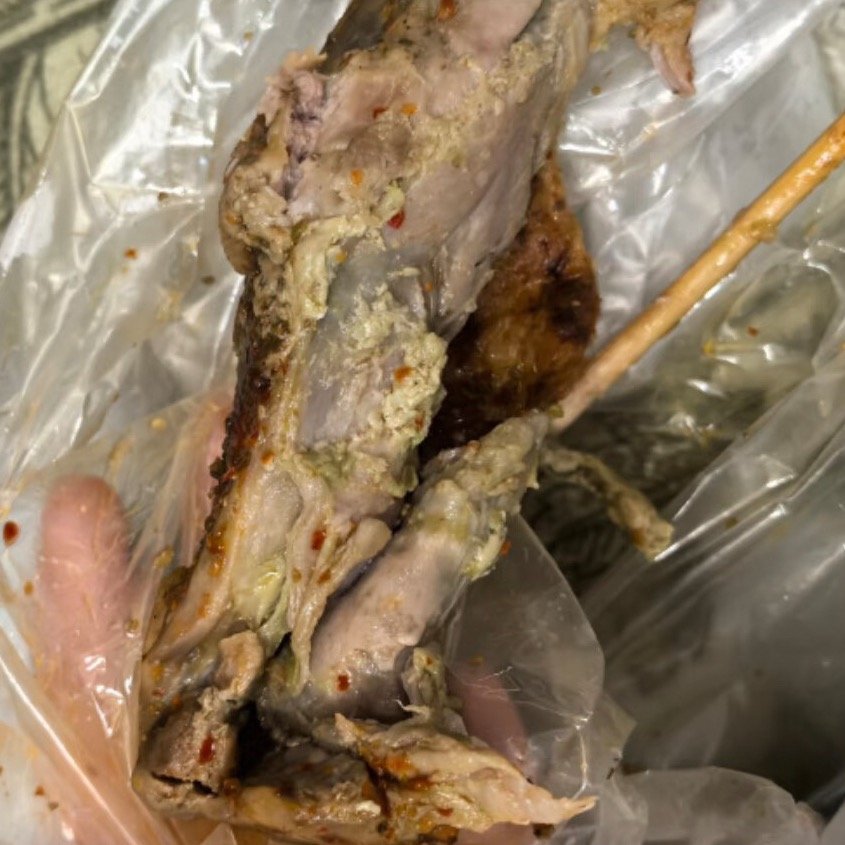 鹅腿阿姨 发绿后腿，学生询问得到是果蔬汁的答复 