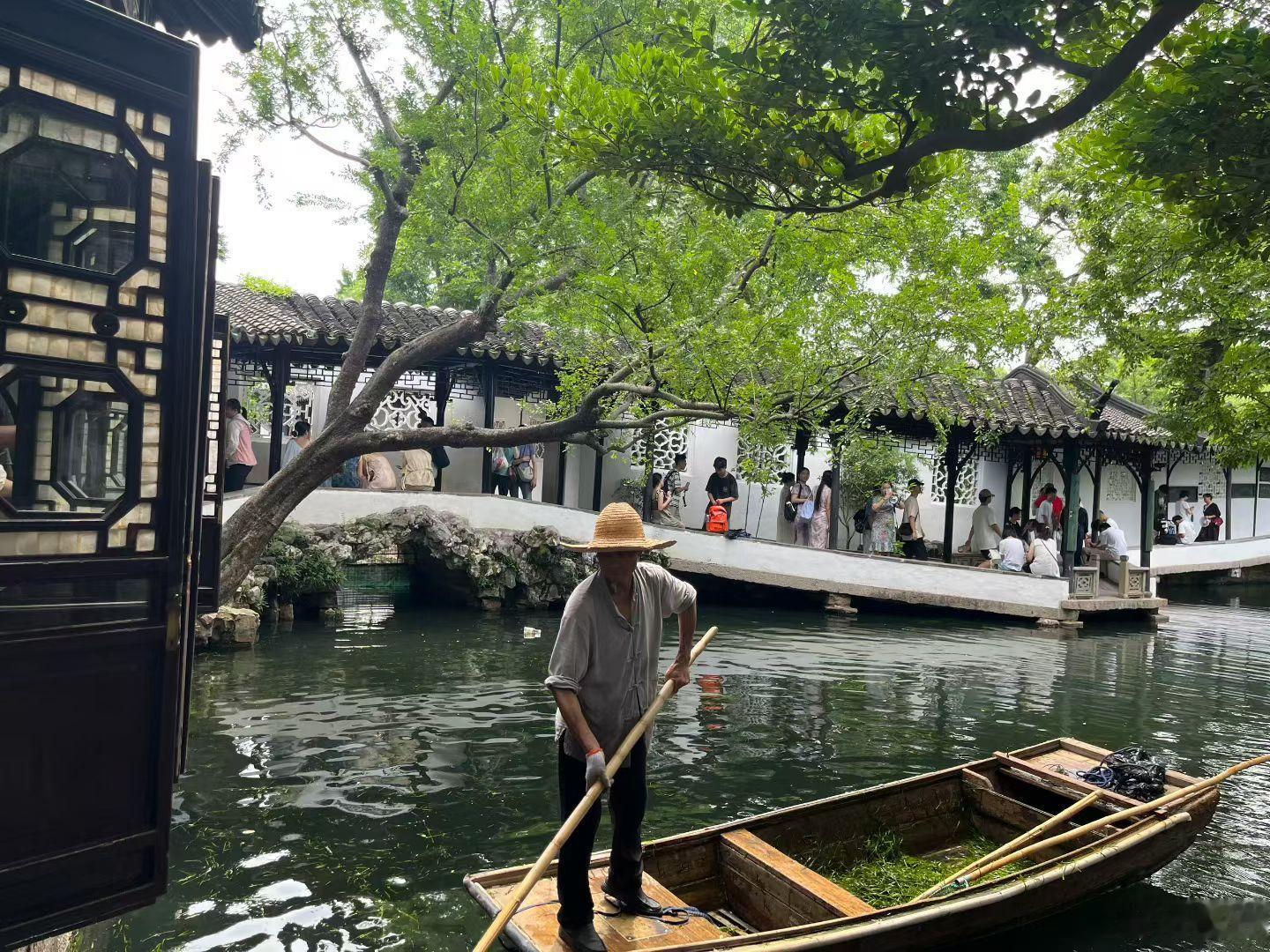苏州园林——拙政园林——虎丘，景是美的，人是多的，太阳很晒，但林子是遮阳的，树荫