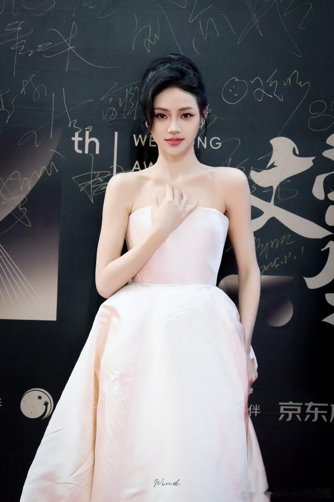 谢可寅肩颈线条谢可寅红毯肩颈线条特别优雅之 ​​​