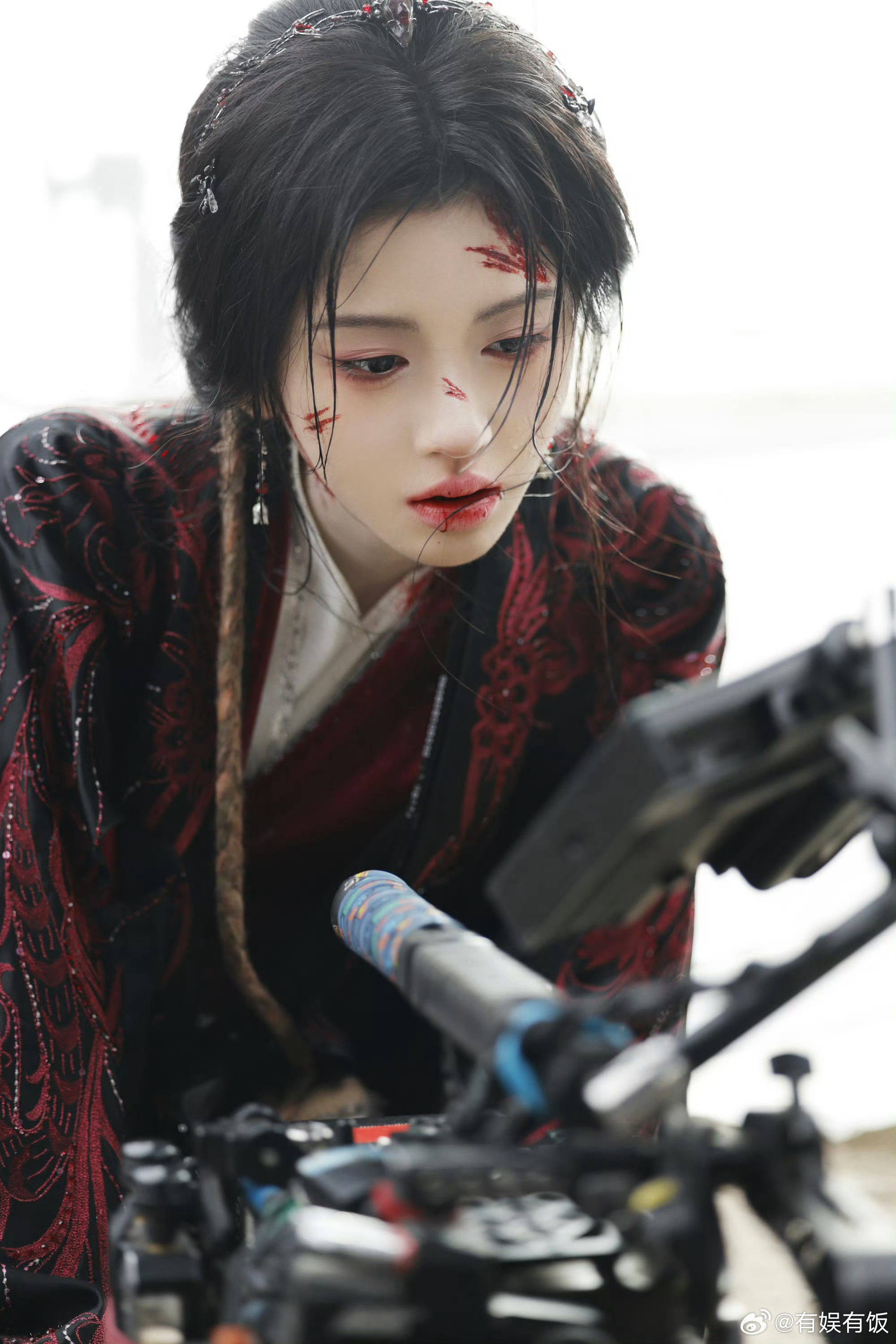 鞠婧祎露芜衣瞬间鞠婧祎月鳞绮纪战损照鞠婧祎月鳞绮纪战损照，属于露芜衣的瞬间，迫不