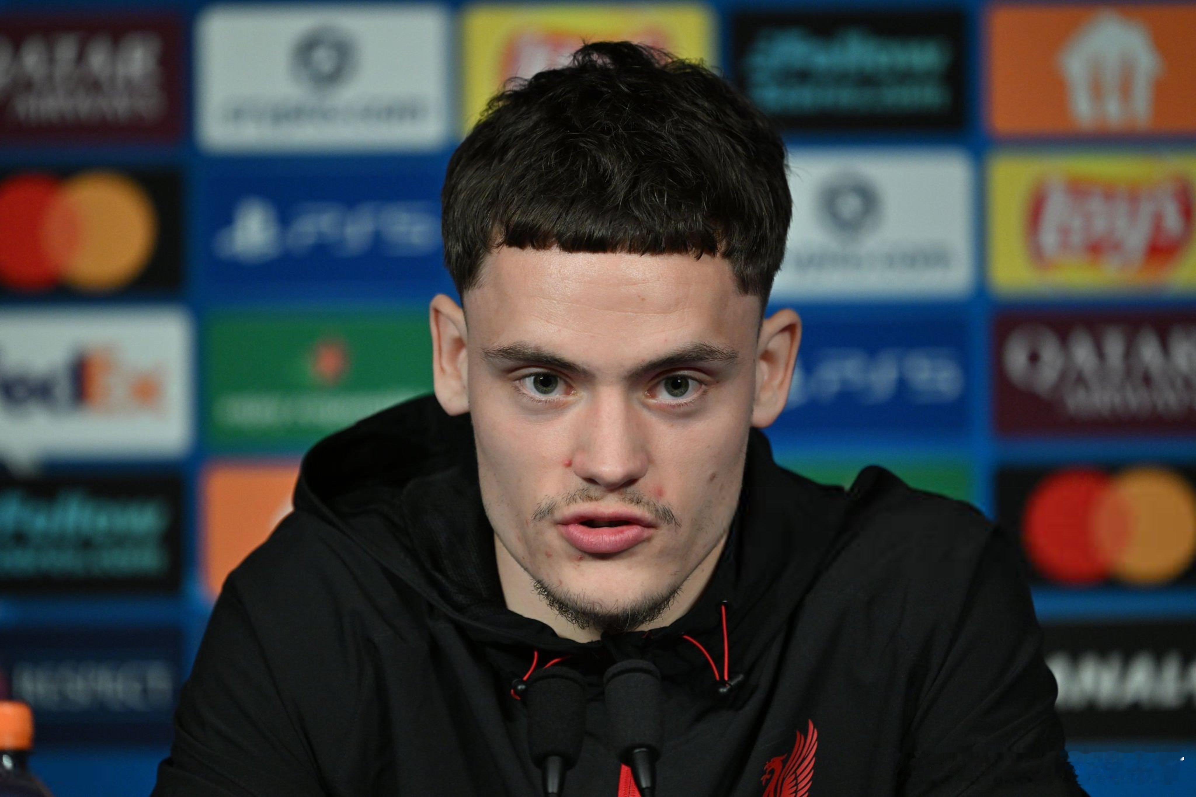 小土豆的新闻发布会近景 