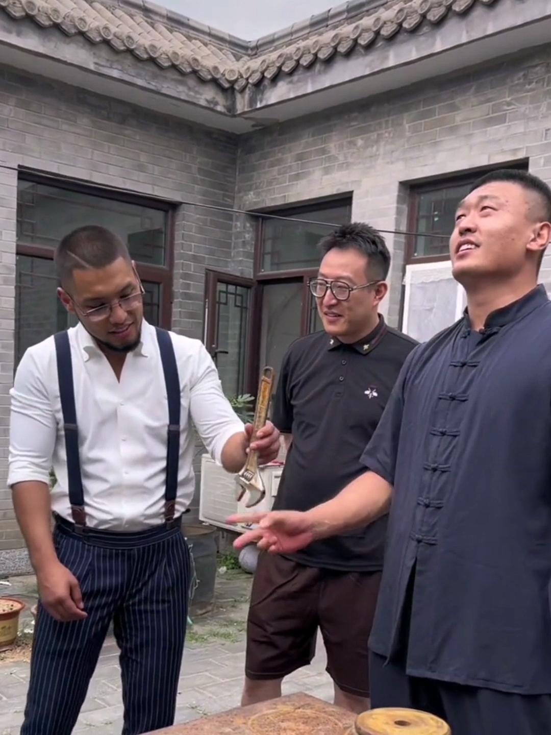 “鸽武缘”又出山了，与大徒弟赵洪刚的“仇敌”阿曼塔耶夫完成和解，还给对方悉心讲述
