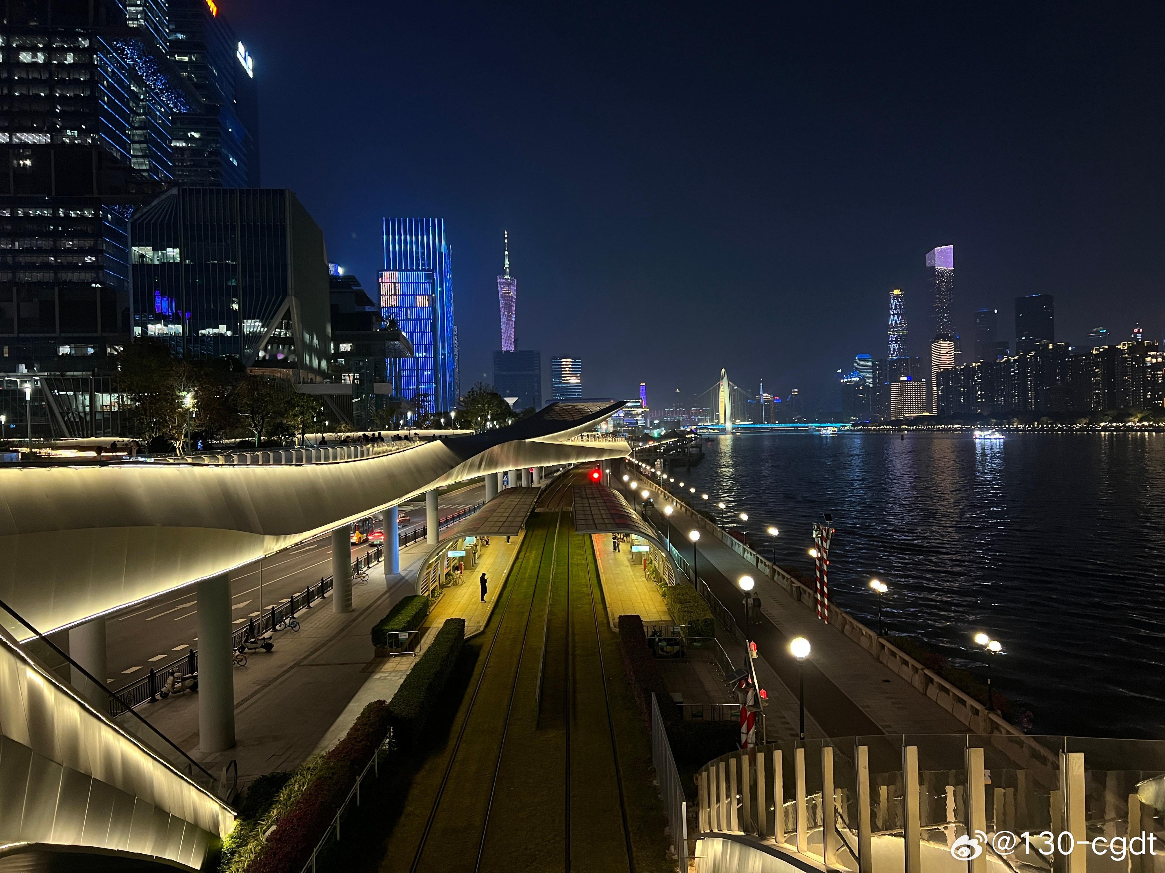 这段时间一得空就喜欢跑到珠江边上也不知道为什么图一不是珠江 但是有珠江的感觉 