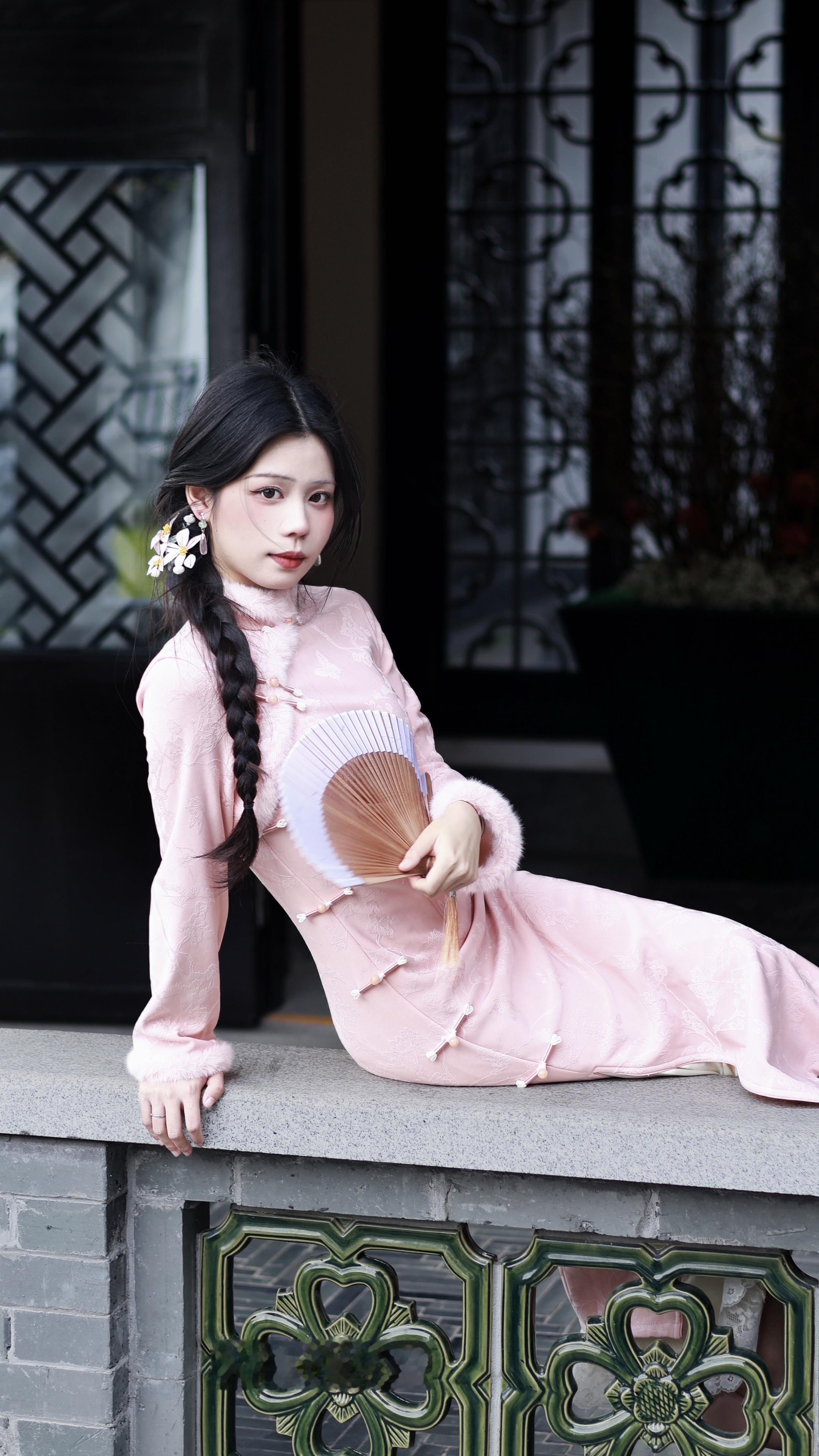 “兰花指捻 红尘似水”