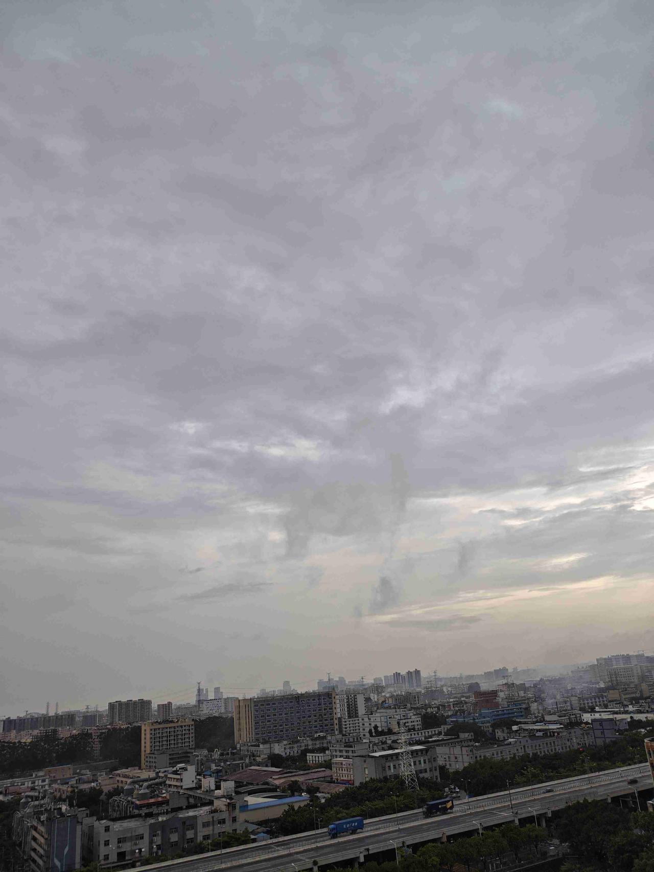 我的今日状态：😁轻松愉快
我这里的天气：🌧下雨：深圳今日阴天有雨，暴雨黄色预