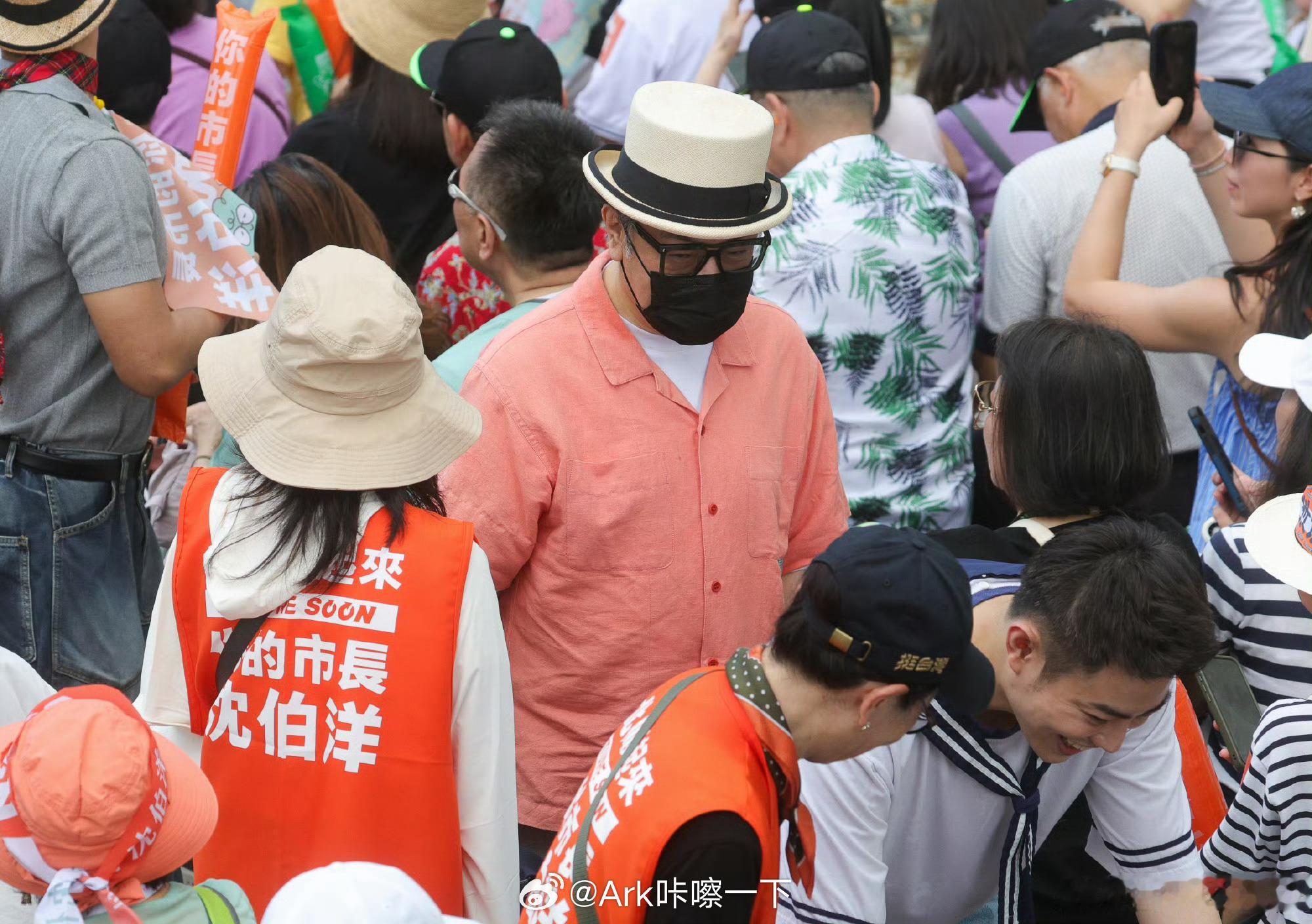 蔡康永现身台独分子竞选会场其实我并不意外，对岸人思想的问题远比我们想象的要复杂，