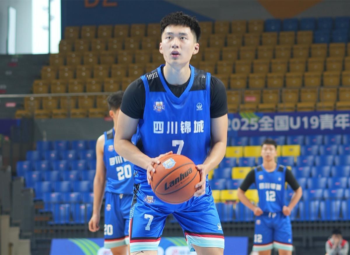 广东52-39领先四川的观感？
图一：段瑞骐，上半场比赛12中6、三分3中2贡献