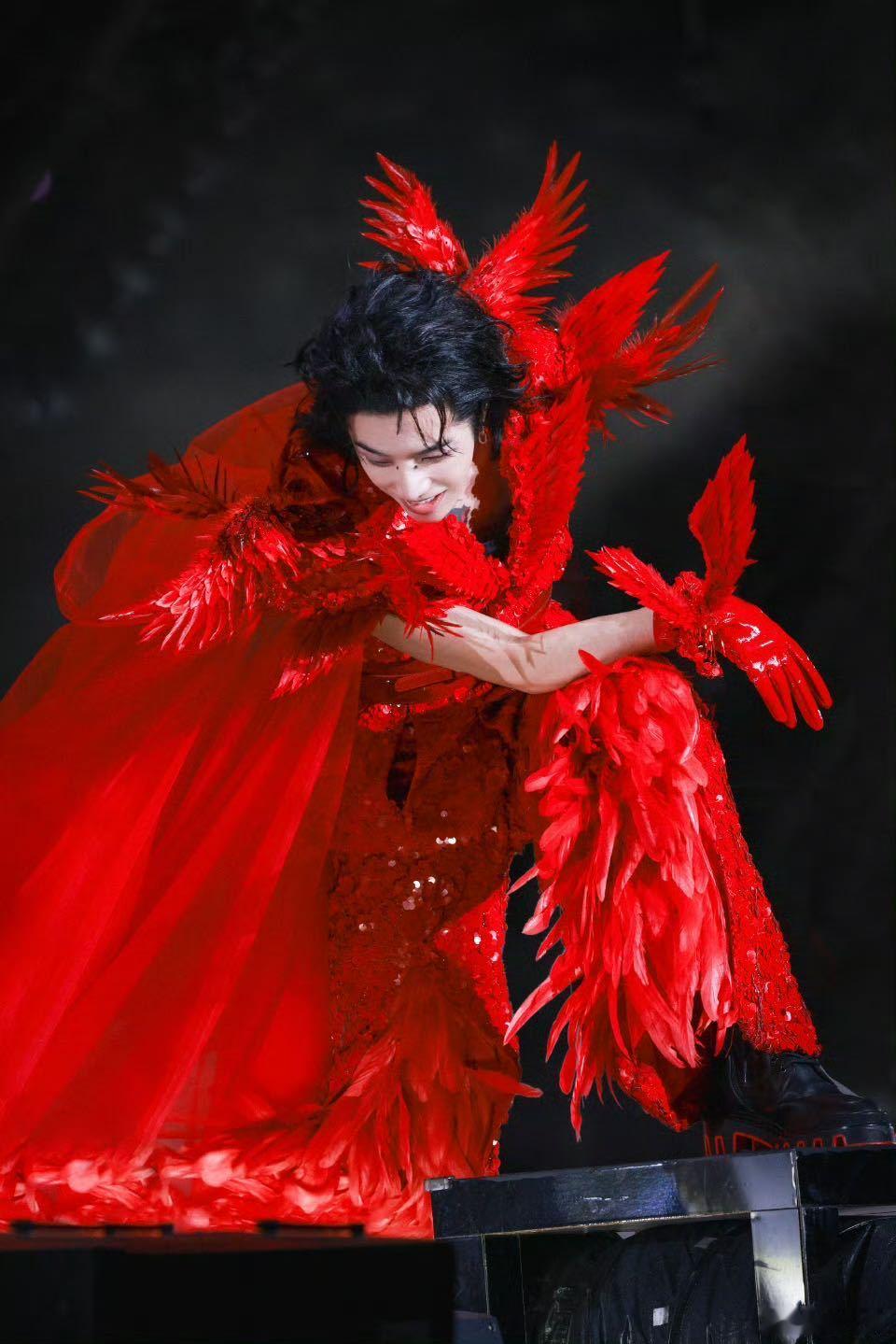 华晨宇曾2天带动南京汤山21万客流 一场演唱会盘活一座小镇，华晨宇超强文旅带动能