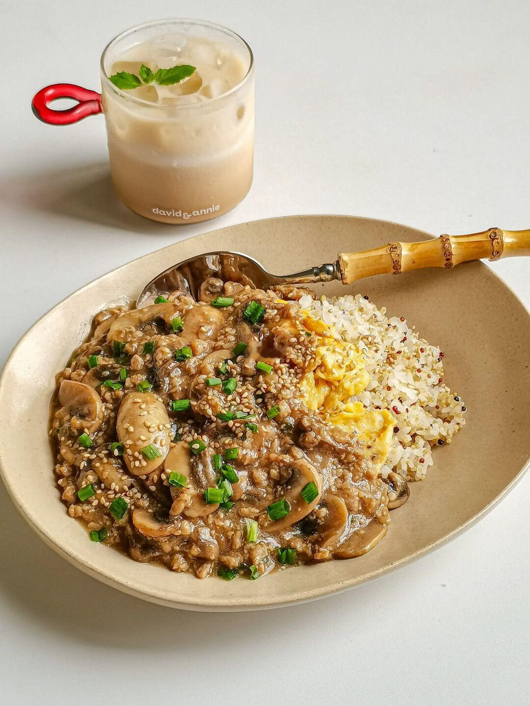 口蘑肉沫滑蛋盖饭‼️鲜香可口 巨巨下饭