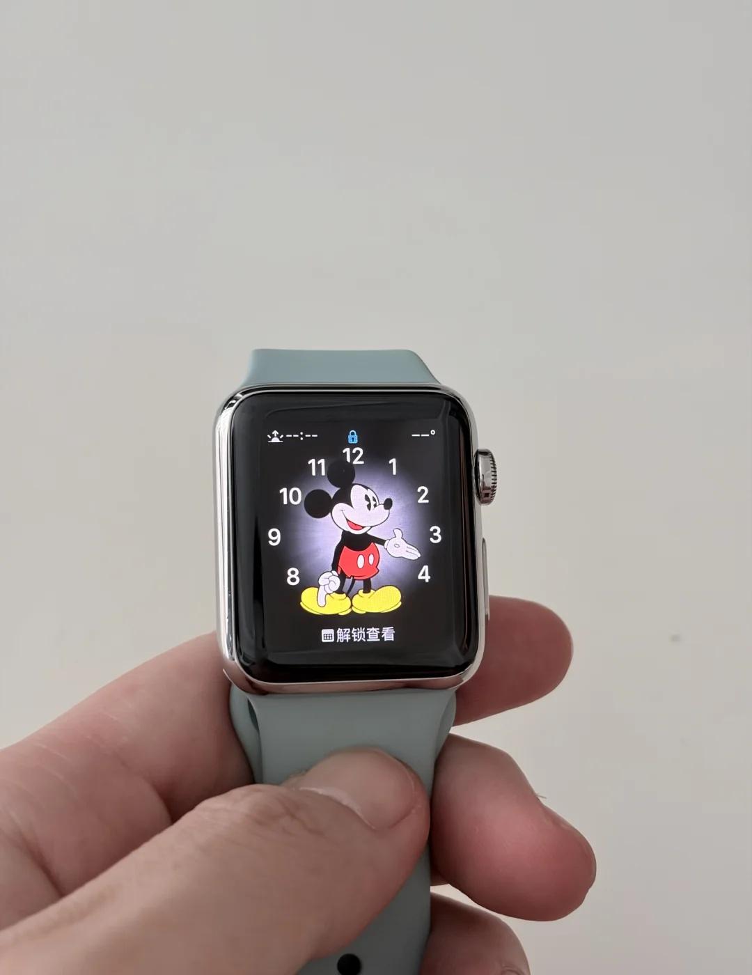 国行初代极品applewatch银色不锈钢
38mm 收藏级成色 os4系统配对