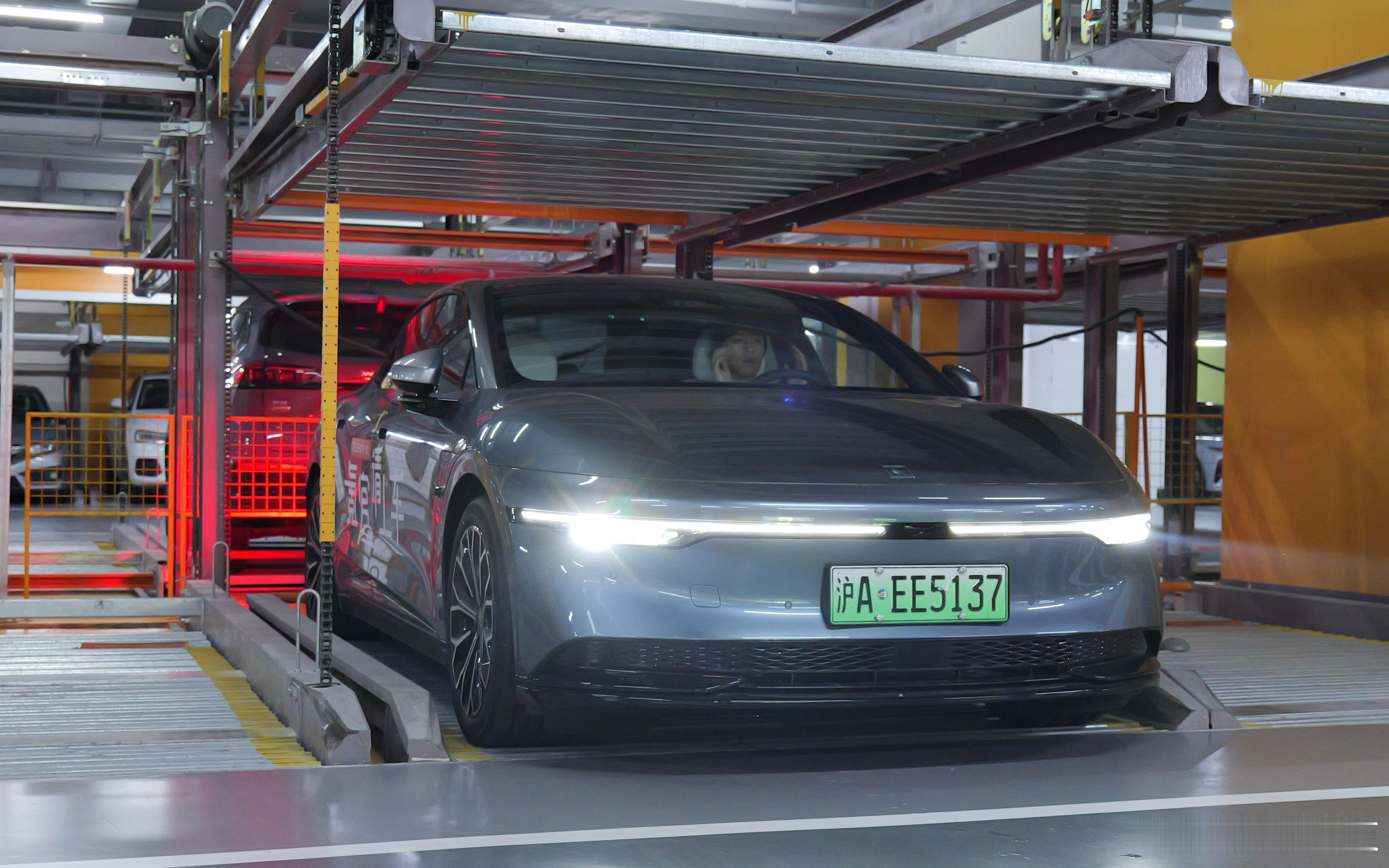 #车圈高考极氪请战科目二# “即使违停也不停机械车位” ？ 那是因为你还没试过极