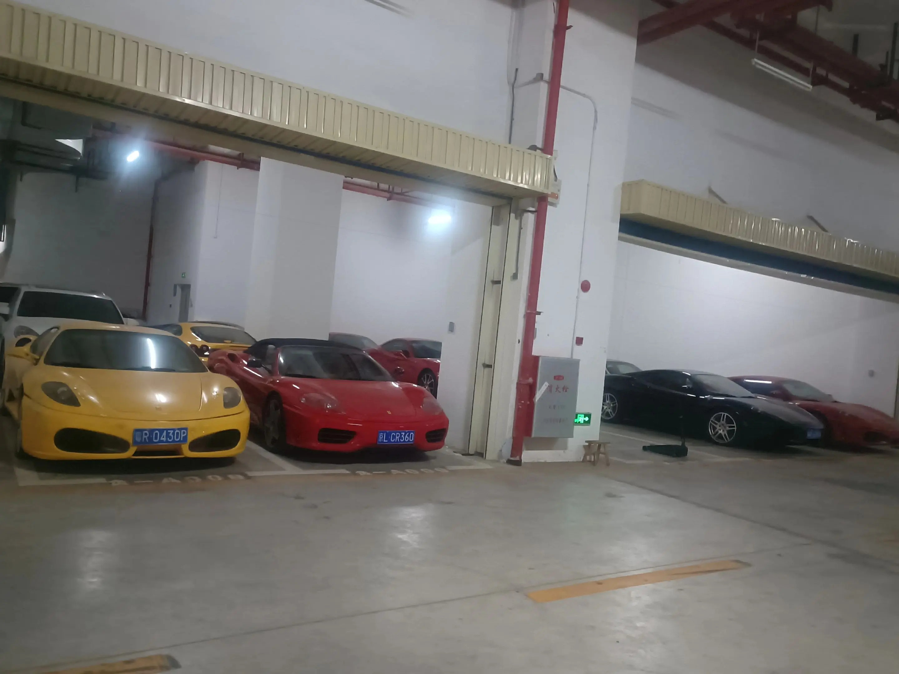 广州神秘车库 几十台超跑 也是不开的