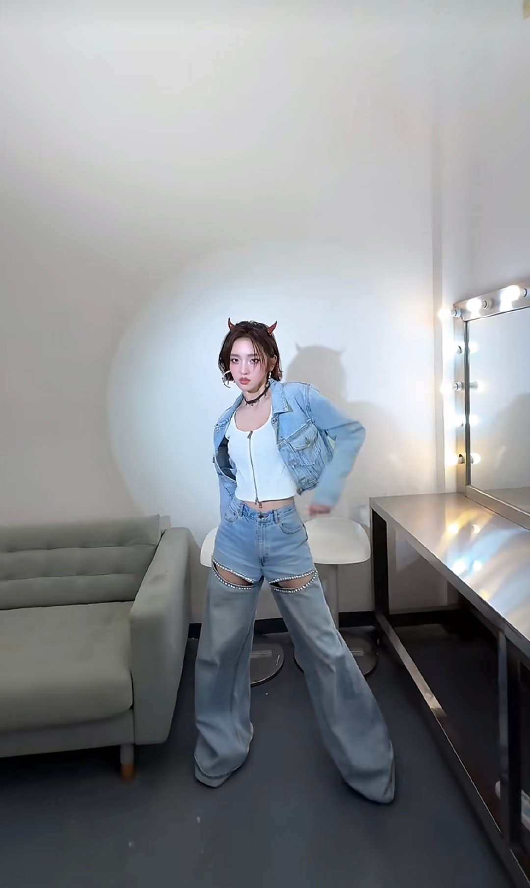 唐艺昕鬼马小恶魔造型唐艺昕小恶魔造型 又甜又飒的小恶魔造型，又美又有气场，直接鲨