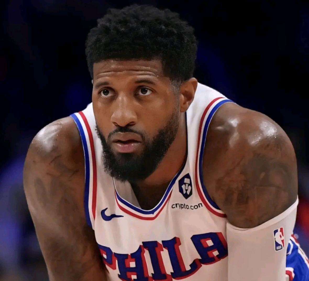 76人球员保罗乔治因违规服用药物，遭到25场禁赛，个人损失1174万。

保罗乔