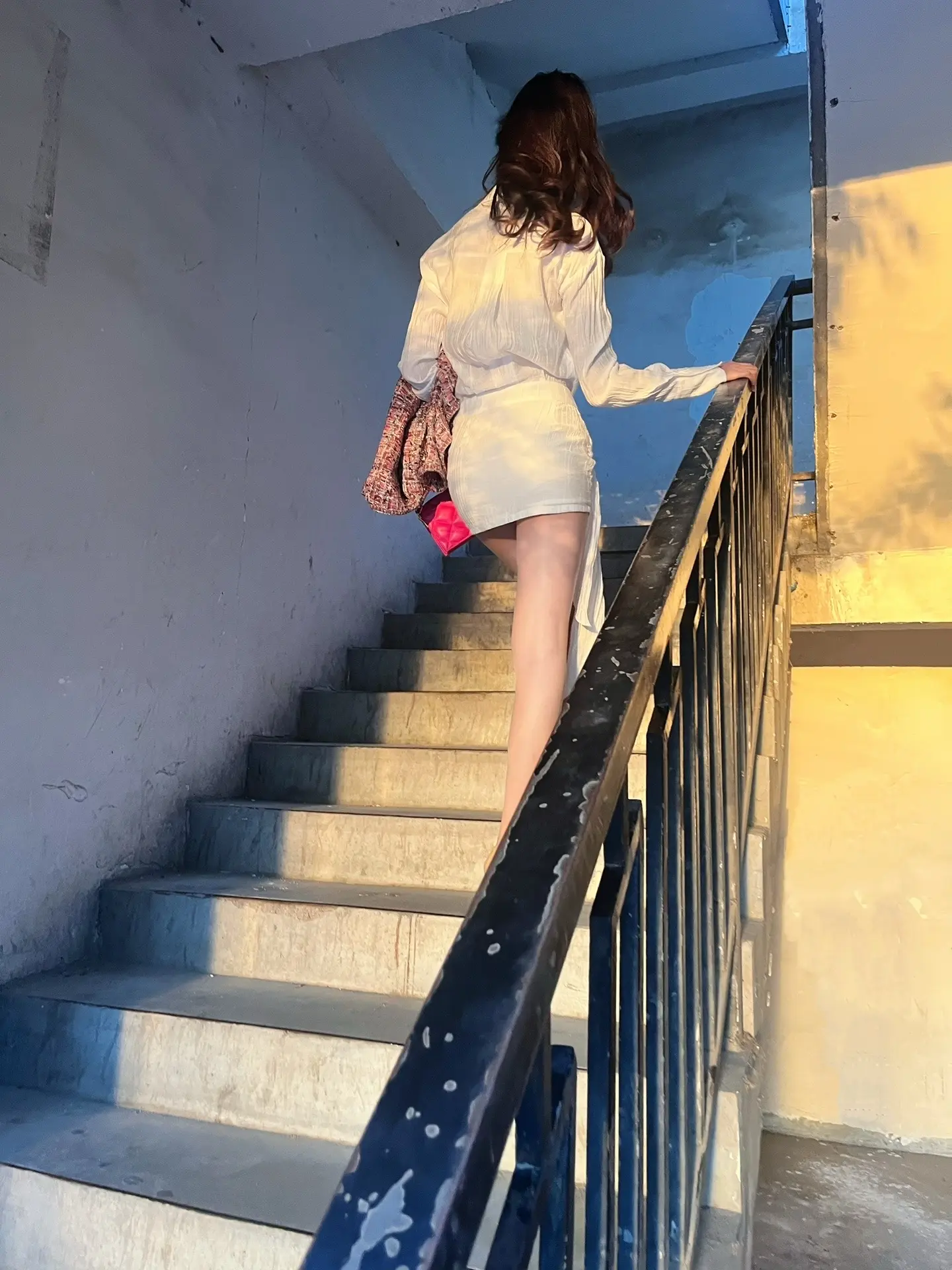她就给你的是背影