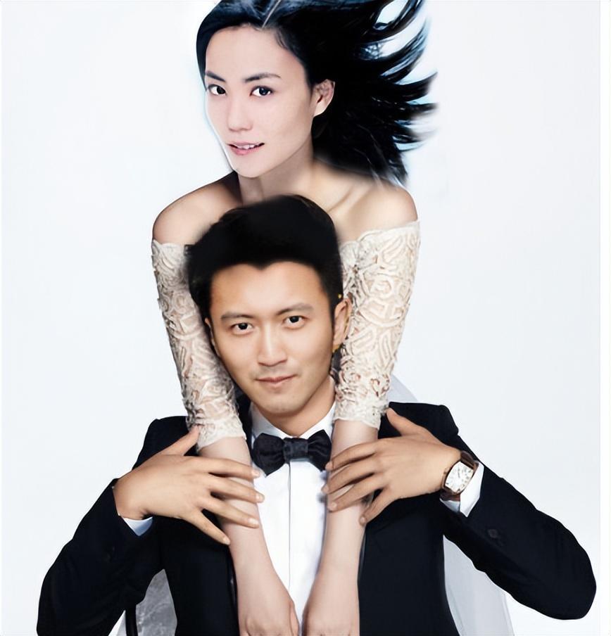 王菲对谢霆锋的爱有多深

王菲对谢霆锋的爱，宛如深邃夜空中隐匿的璀璨星河，深沉且