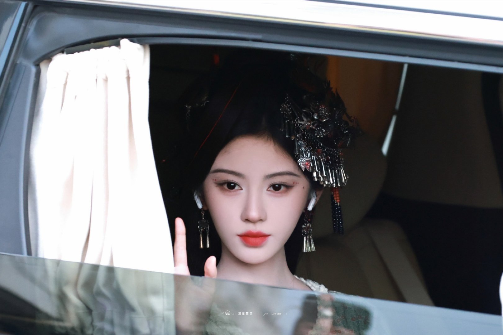 鞠婧祎 jjy鞠婧祎万花世界jjy鞠婧祎苏绿夏“月色沦陷温柔，而我钟情于你” 