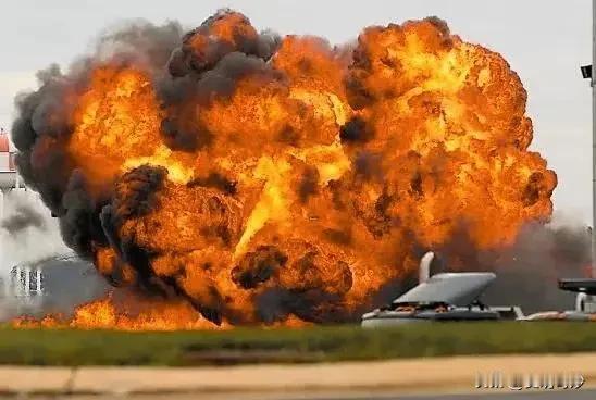 10月27日最新最劲爆的新闻，美国两架飞机接连在南海坠机！
老美的飞机不在自个儿