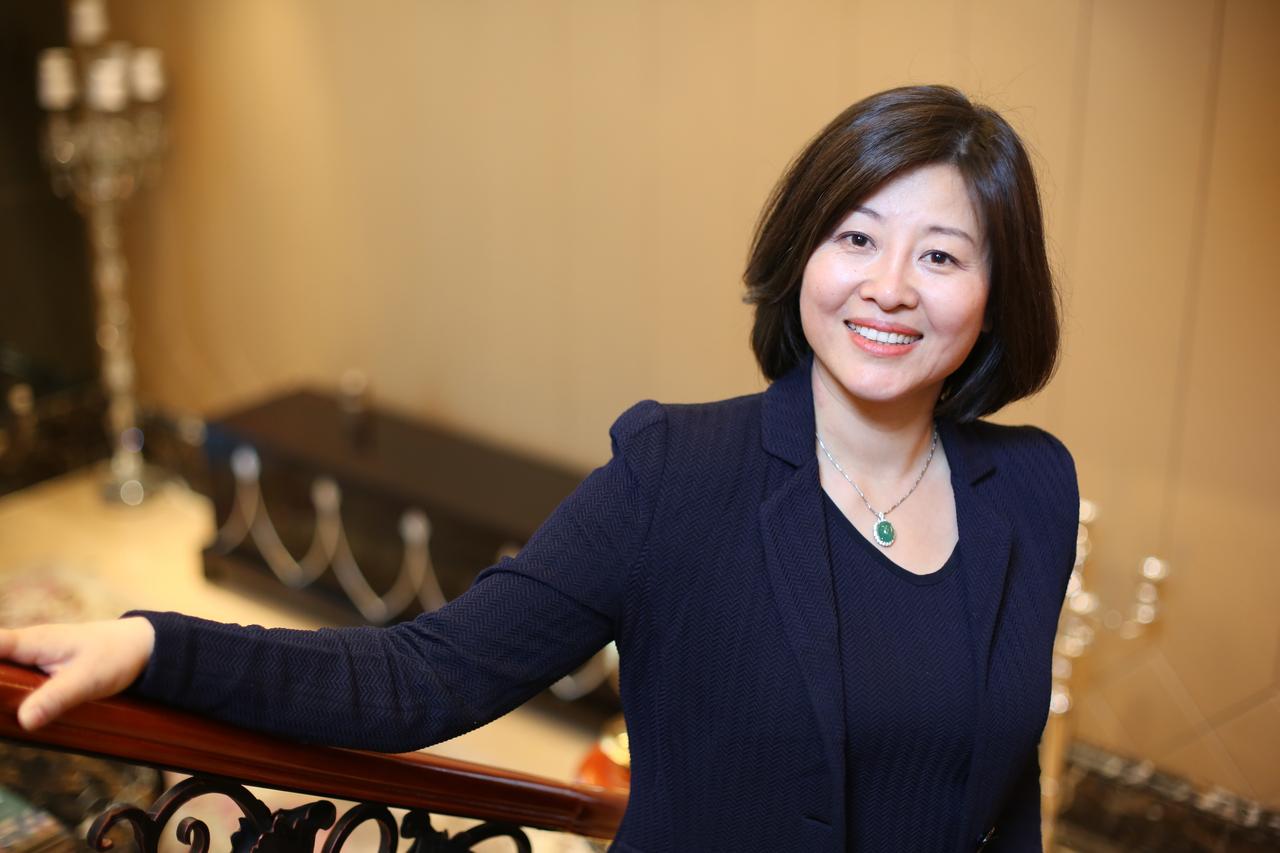 安徽著名的安徽企业家美女郭恒华，华恒生物实控人。今年6月下旬她辞去了所有职务。并