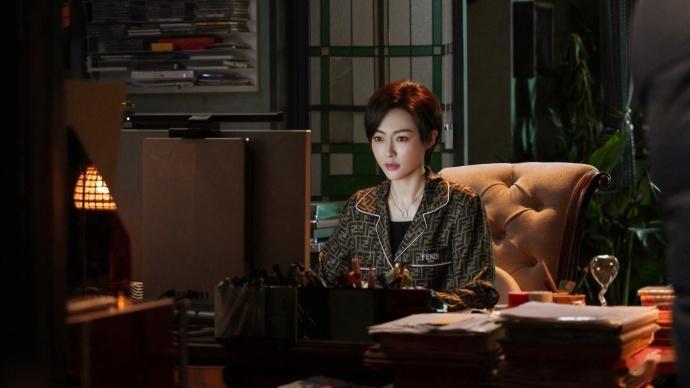 爱情没有神话 我的评分：唐嫣赵又廷吵架戏脚踢伤了又心疼又好笑：心疼是伤筋动骨一百