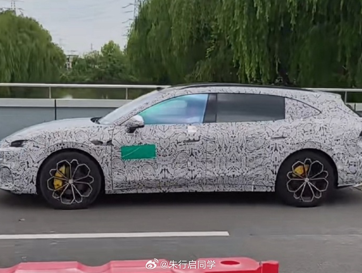 名爵MG07旅行车的谍照图曝光车头部分如果设计得再长点就更好了不知道这次成都车展
