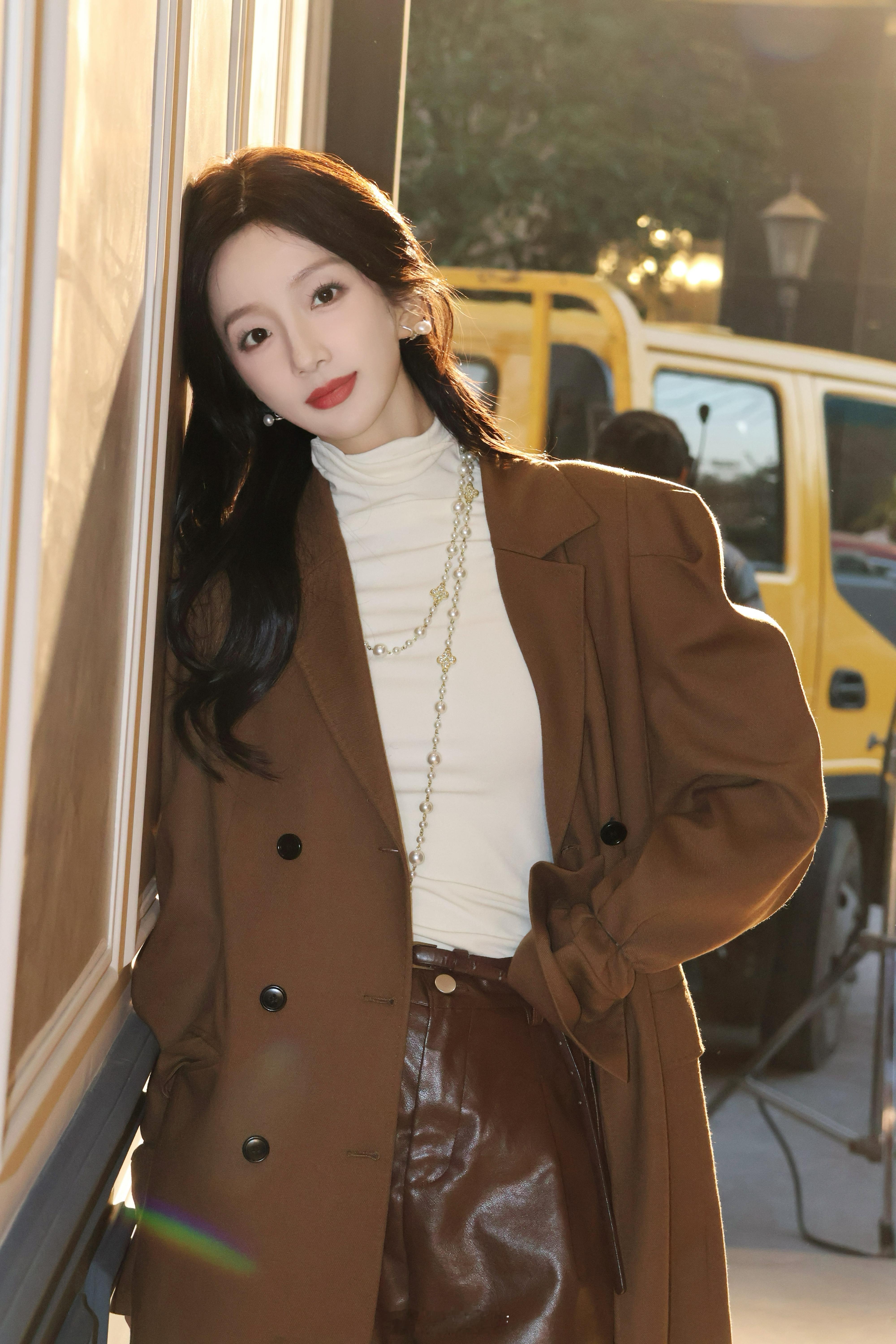 第一次做这种港风造型诶嘿嘿很以往的剧的造型蛮不一样的～29号就能跟苏淼淼见面咯！