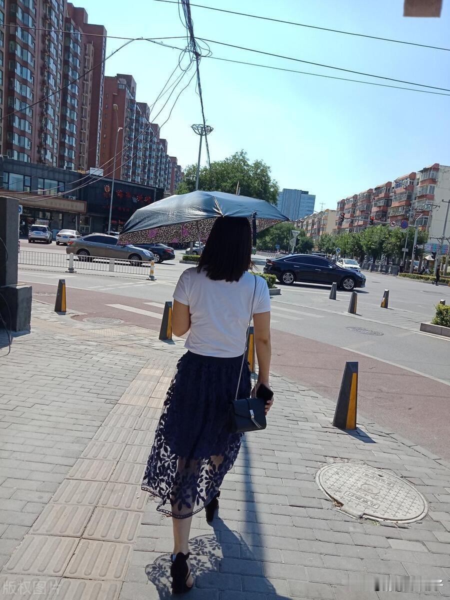 姑姑走了。生命定格在二零二五年五月八日凌晨四时二十三分，终年七十八岁。距离姑父离