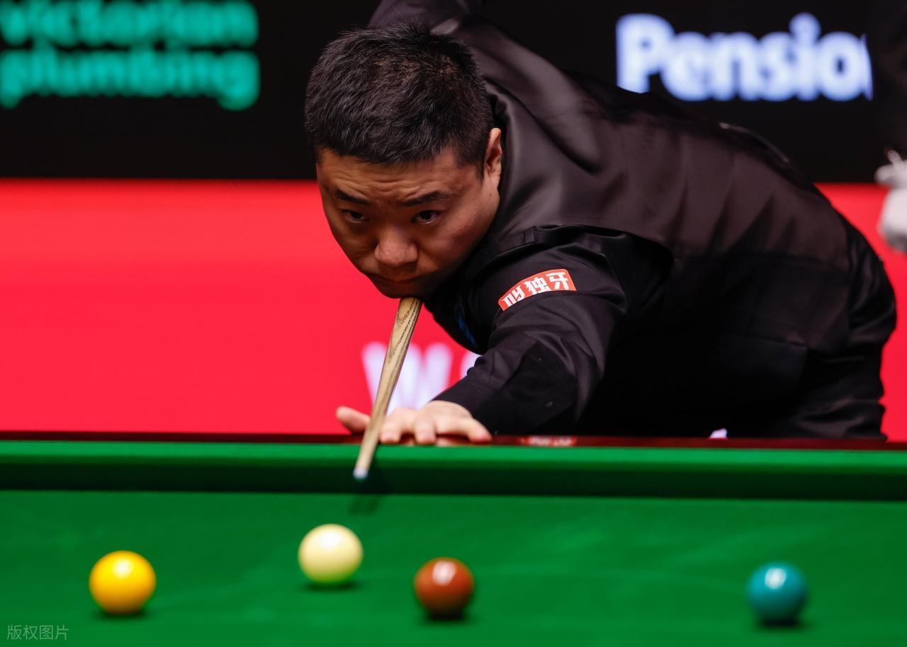 丁俊晖爆冷不敌“土豆哥”，输球不可怕，可怕的是丁俊晖已经“躺平”了。

丁俊晖1
