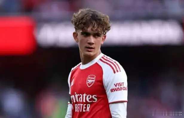 名记：阿森纳已与16岁的小将道曼签署奖学金合同根据英国名记萨米-穆克比勒的最新报