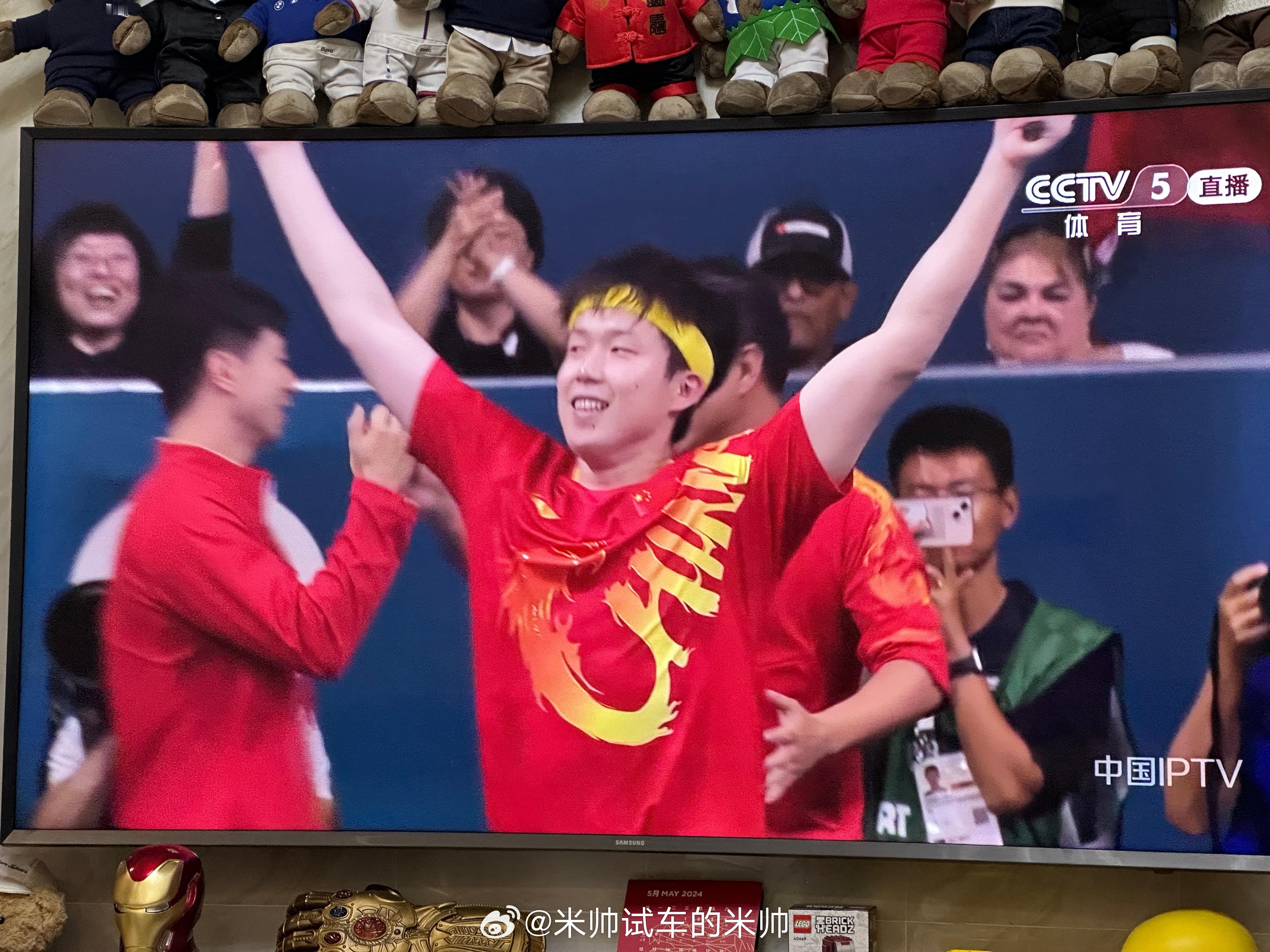 #王楚钦vs卡尔森#赢了赢了！！！恭喜中国乒乓男团，再夺巴黎奥运会金牌🥇！真的
